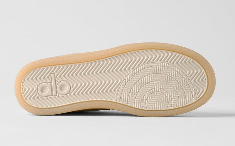 Alo Recovery Mode Sneaker – Cream / Gum Sole
